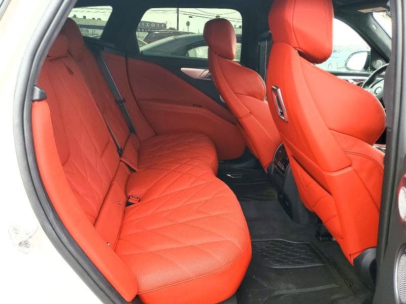 2025 BMW XM 11
