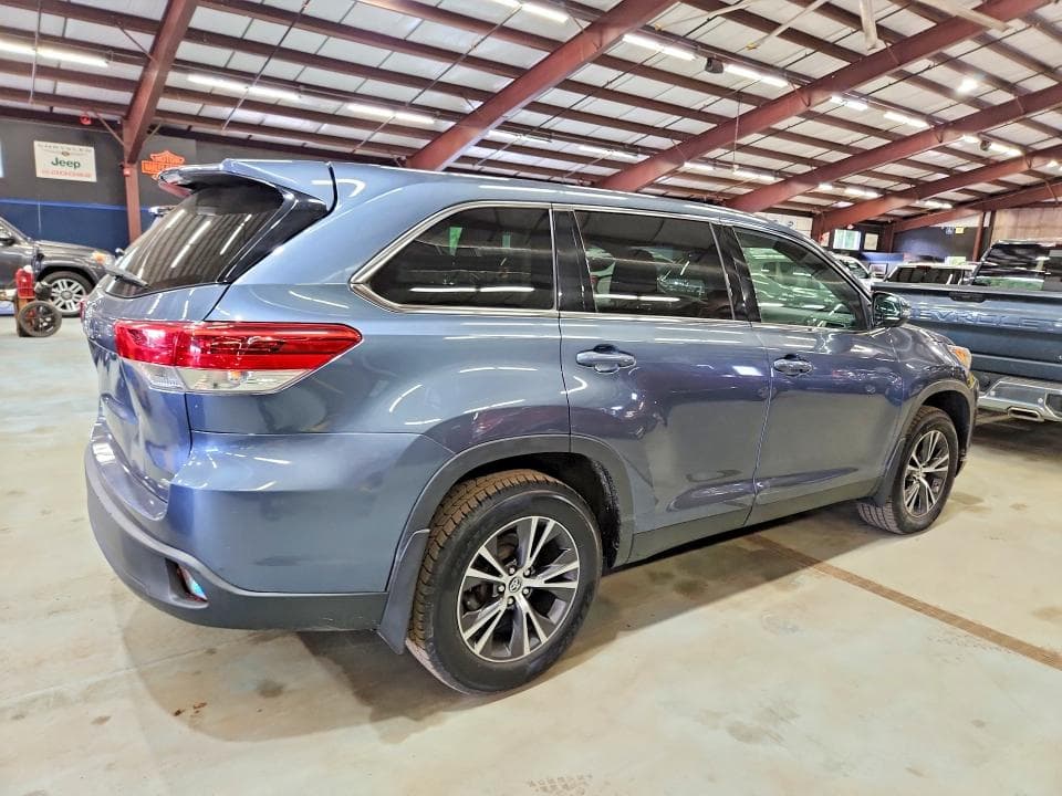 2019 TOYOTA HIGHLANDER LE 3