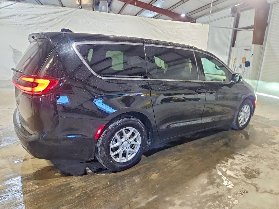 2027 CHRYSLER PACIFICA SELECT 3