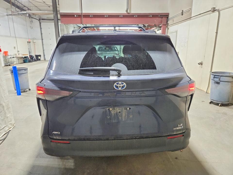 2024 TOYOTA SIENNA LE 6