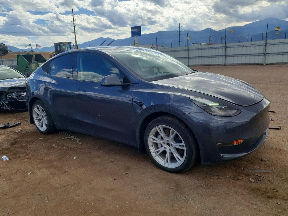 2023 TESLA MODEL Y 4