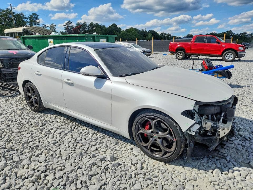 2019 ALFA ROMEO GIULIA TI 4