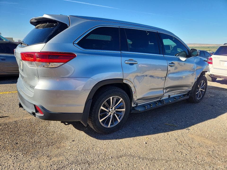 2019 TOYOTA HIGHLANDER XLE 3