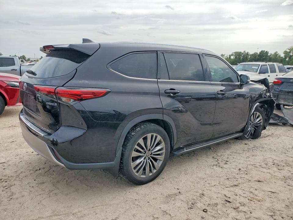 2021 TOYOTA HIGHLANDER HYBRID PLATINUM 3