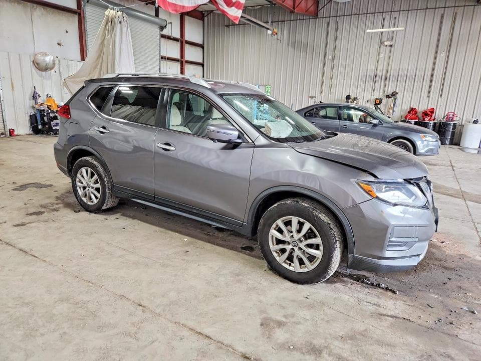 2017 NISSAN ROGUE SV 4