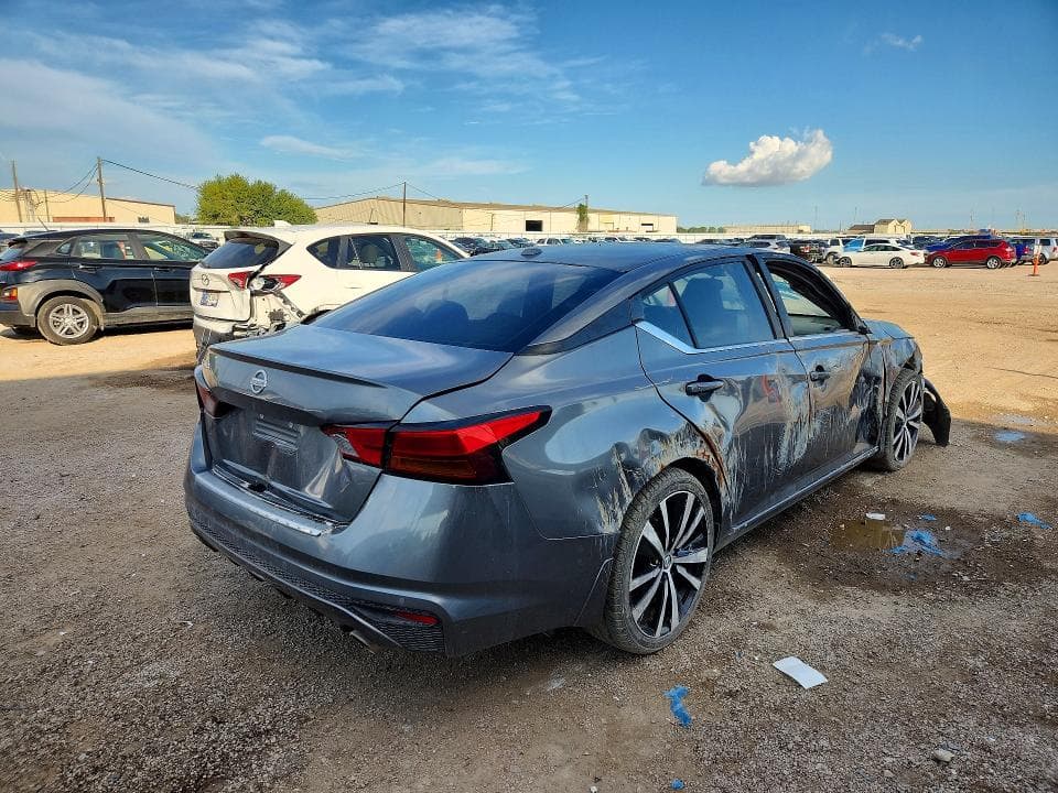 2021 NISSAN ALTIMA SR 3
