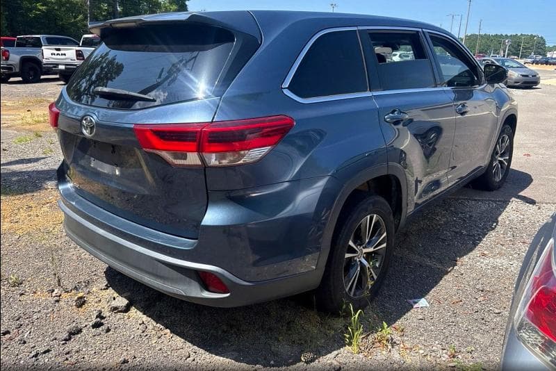 2017 TOYOTA HIGHLANDER LE 4