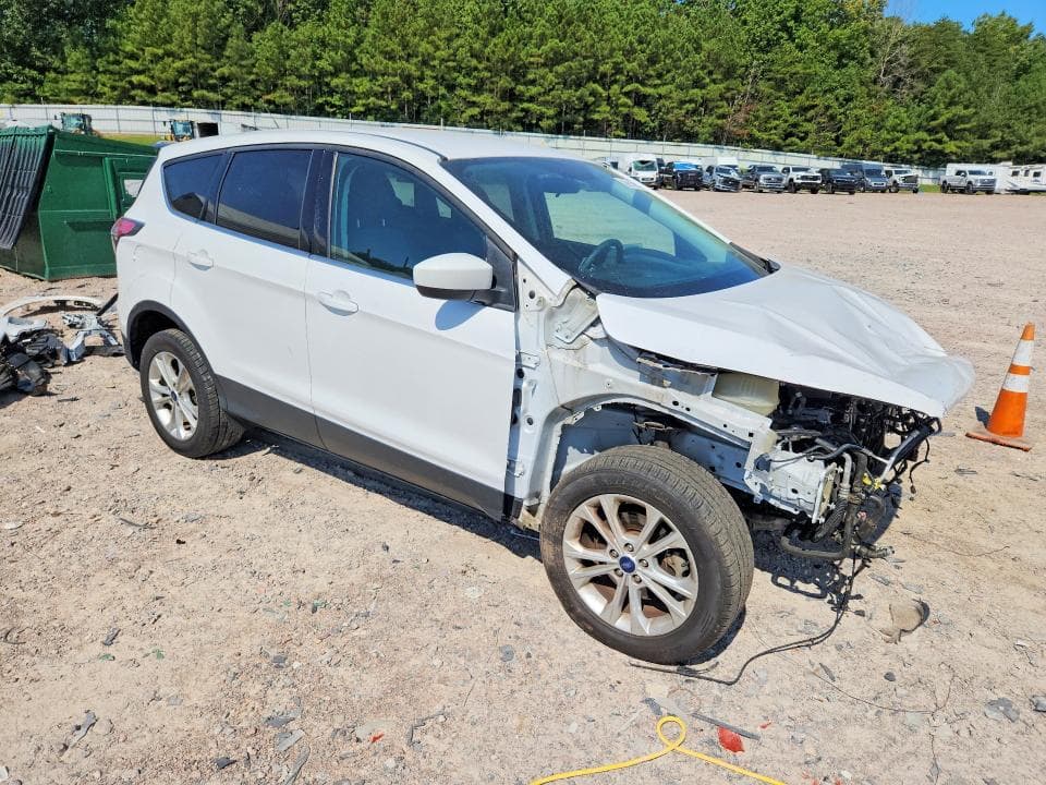 2017 FORD ESCAPE SE 4