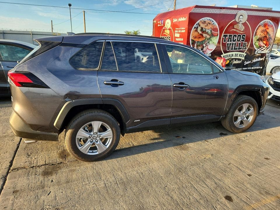 2025 TOYOTA RAV4 HYBRID XLE 3