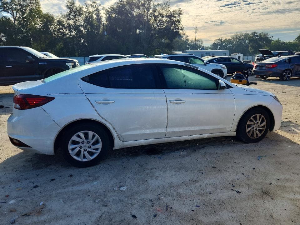 2019 HYUNDAI ELANTRA SE 3
