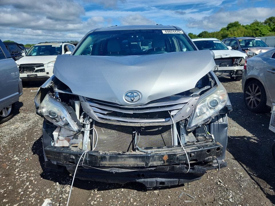 2017 TOYOTA SIENNA XLE 7-PASSENGER 5