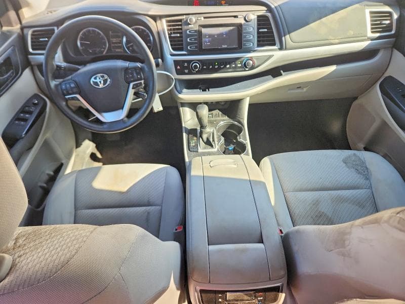 2017 TOYOTA HIGHLANDER LE 8