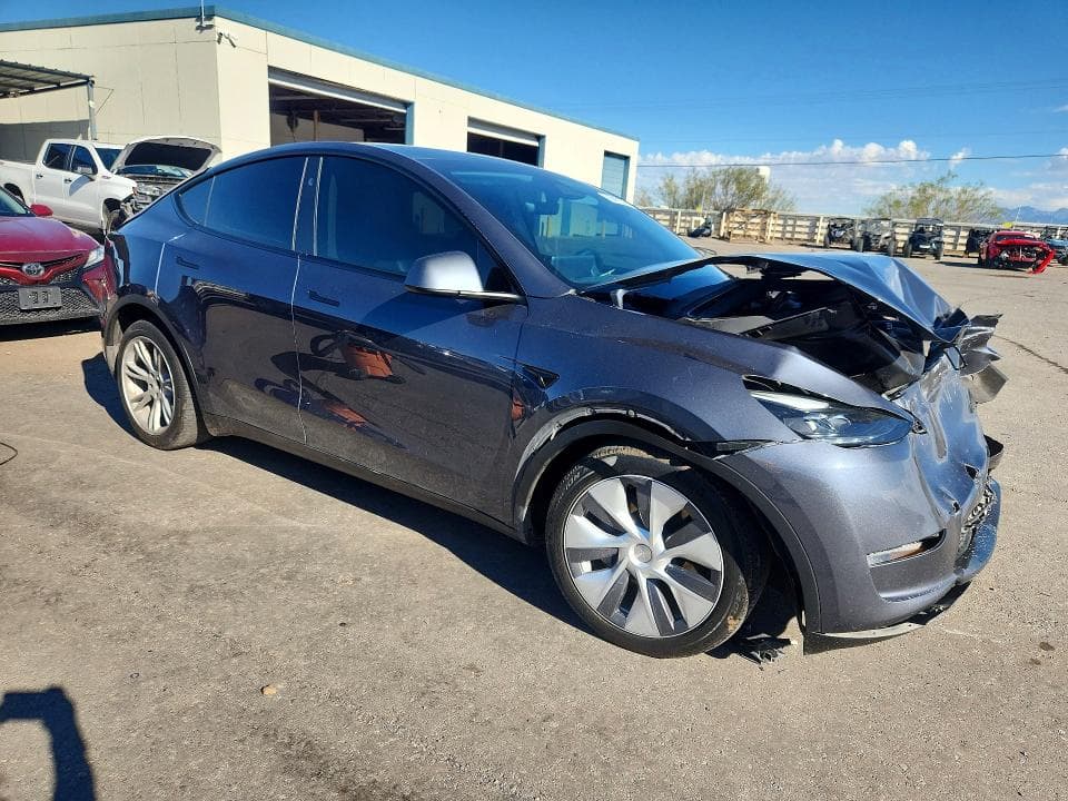2023 TESLA MODEL Y 4