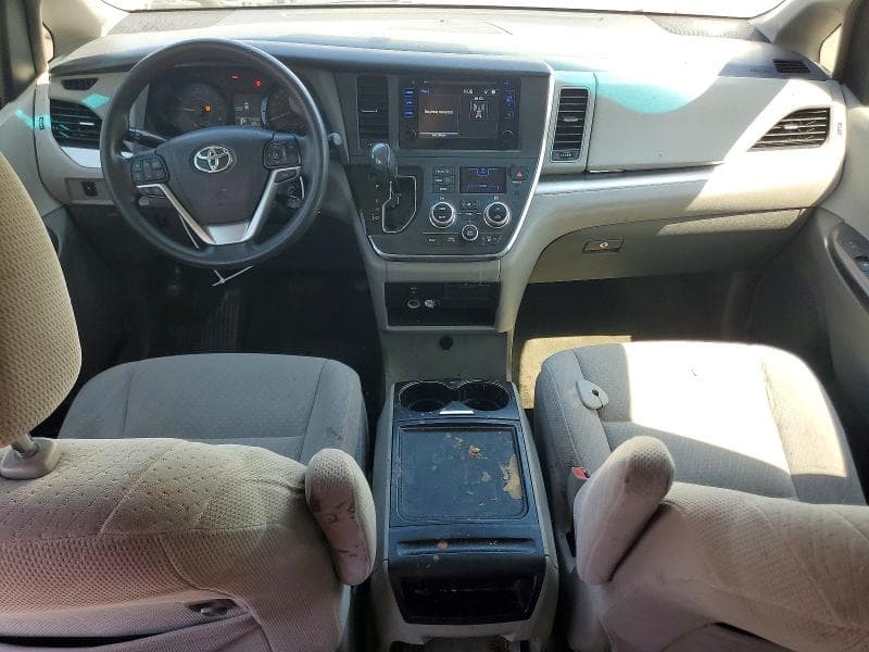2017 TOYOTA SIENNA LE 8