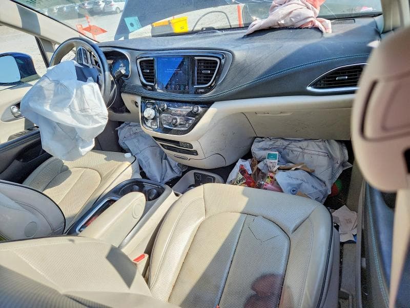 2020 CHRYSLER PACIFICA HYBRID LIMITED 8