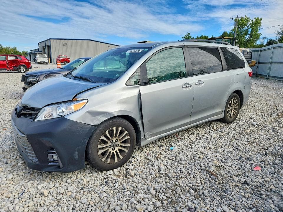 2019 TOYOTA SIENNA XLE 8-PASSENGER