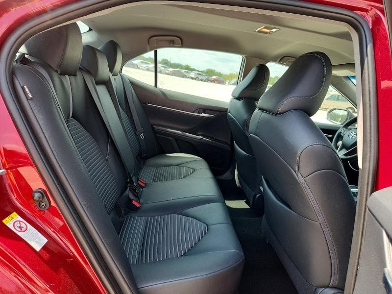 2018 TOYOTA CAMRY SE 10