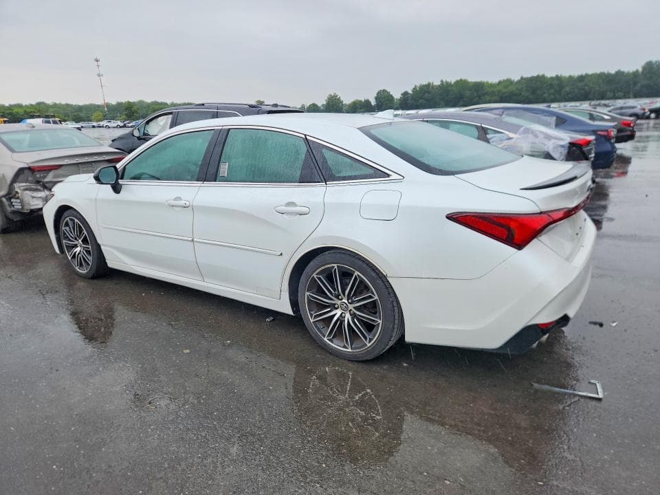 2019 TOYOTA AVALON XSE 2