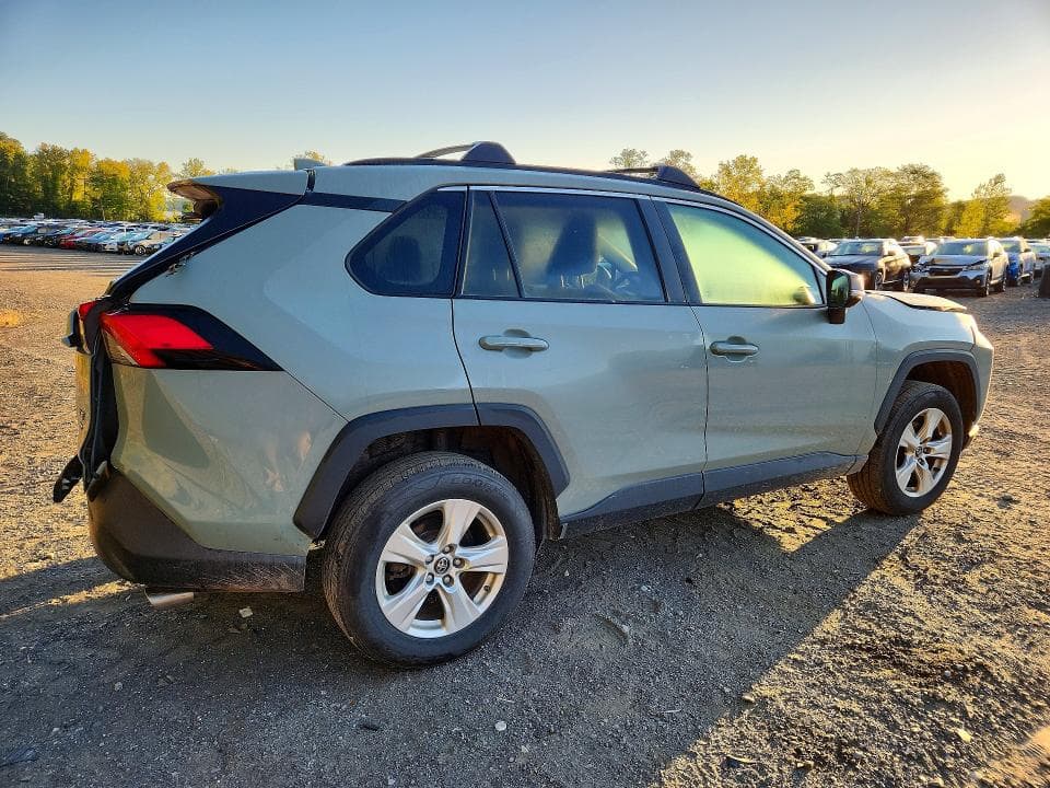 2019 TOYOTA RAV4 XLE 3