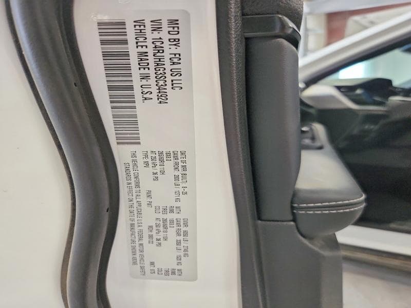 2025 JEEP GRAND CHEROKEE LAREDO 13