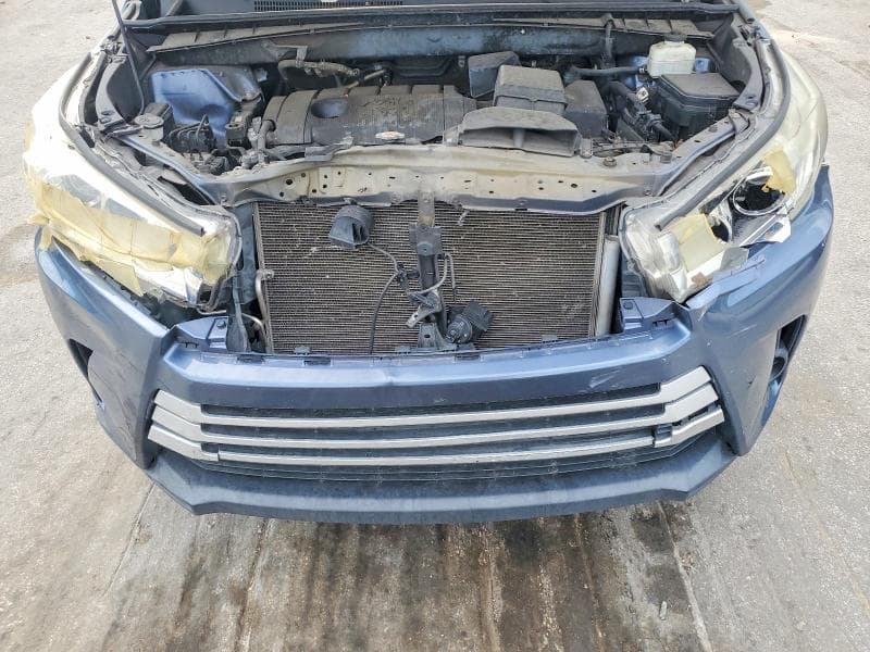 2019 TOYOTA HIGHLANDER LE 12