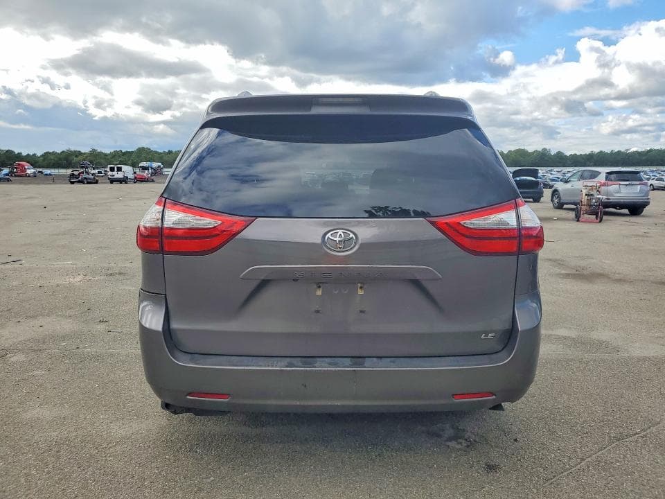 2017 TOYOTA SIENNA LE 6