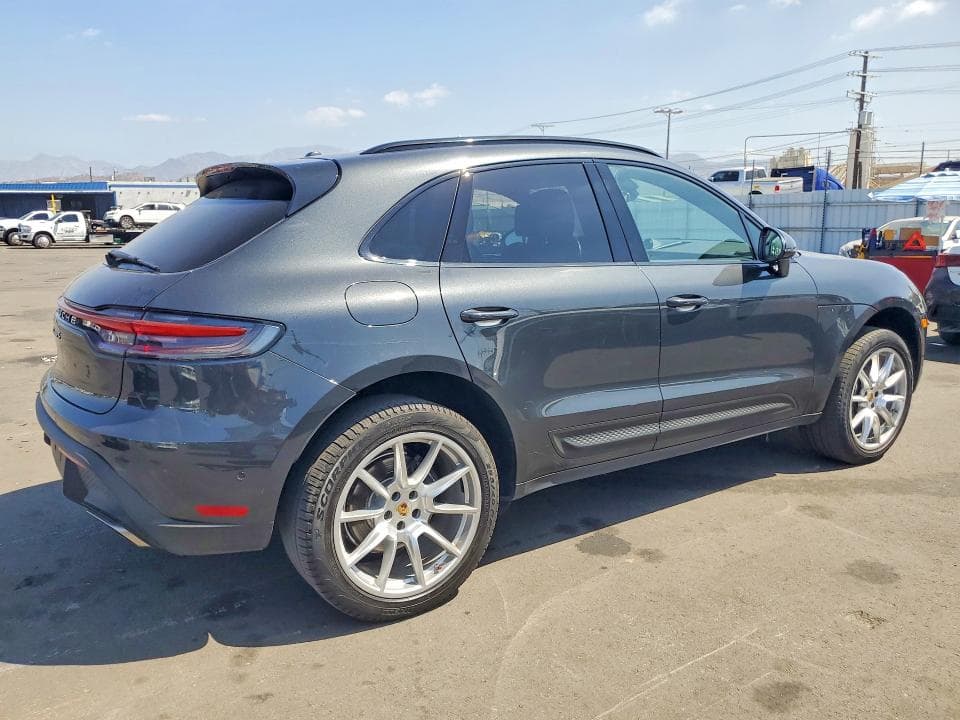 2024 PORSCHE MACAN BASE 3