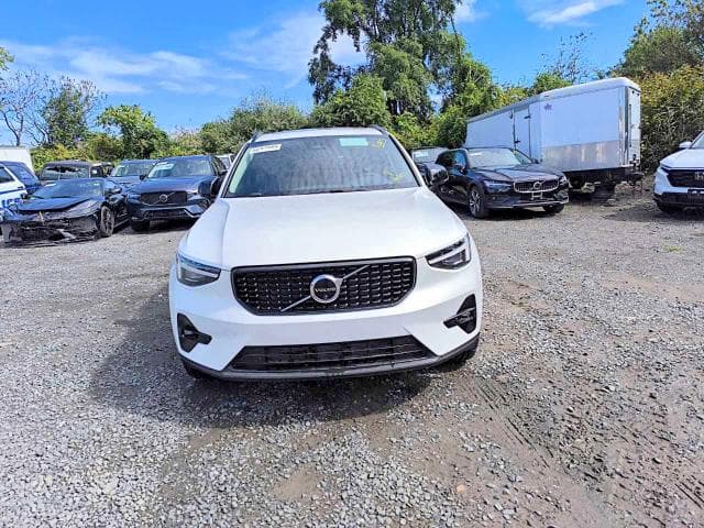 2026 VOLVO XC40 PLUS 5