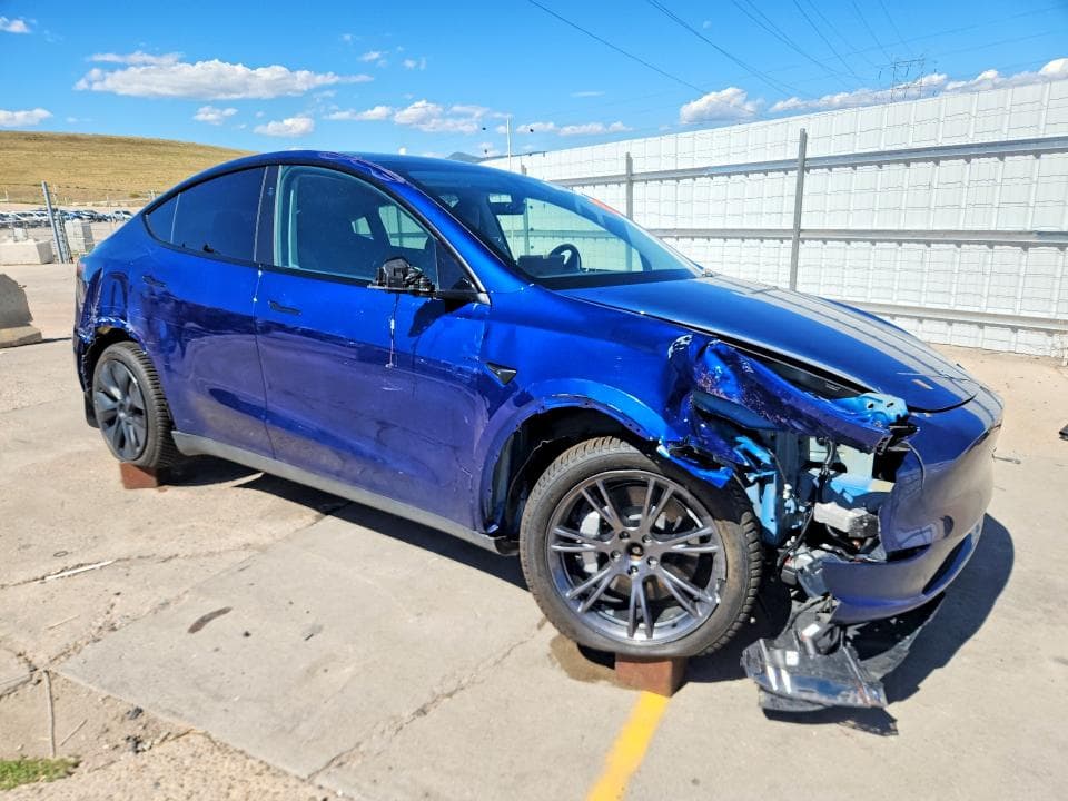 2025 TESLA MODEL Y 4