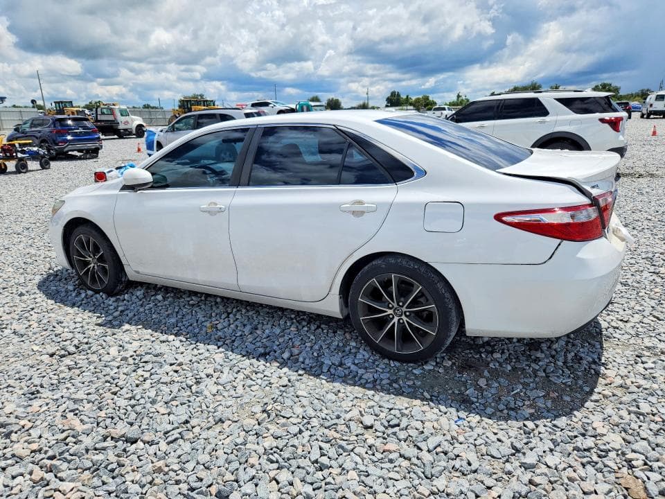 2017 TOYOTA CAMRY XSE 2