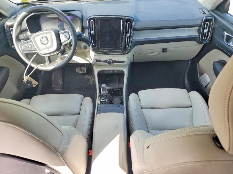 2024 VOLVO XC40 PLUS 8