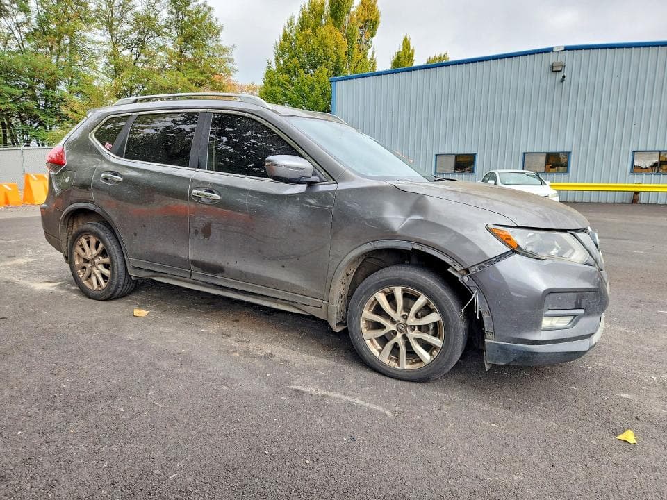 2017 NISSAN ROGUE SV 4