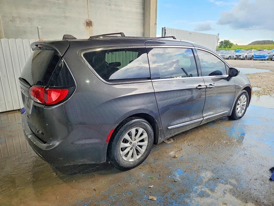 2018 CHRYSLER PACIFICA TOURING L 3