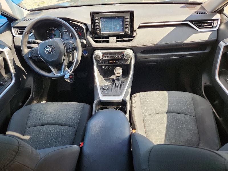 2021 TOYOTA RAV4 XLE 8
