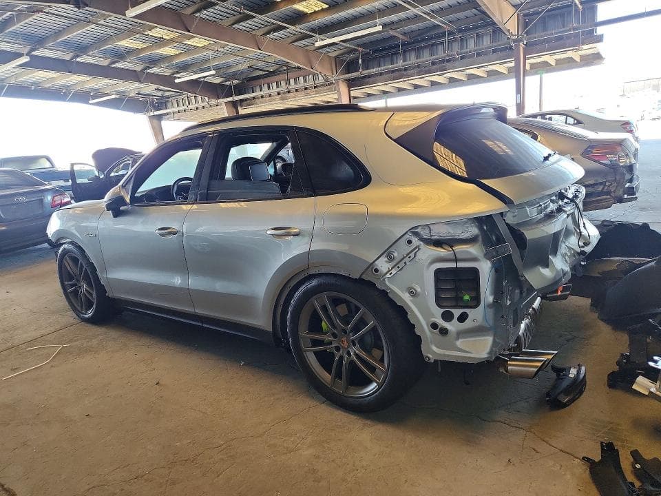2026 PORSCHE CAYENNE SE HYBRID 2
