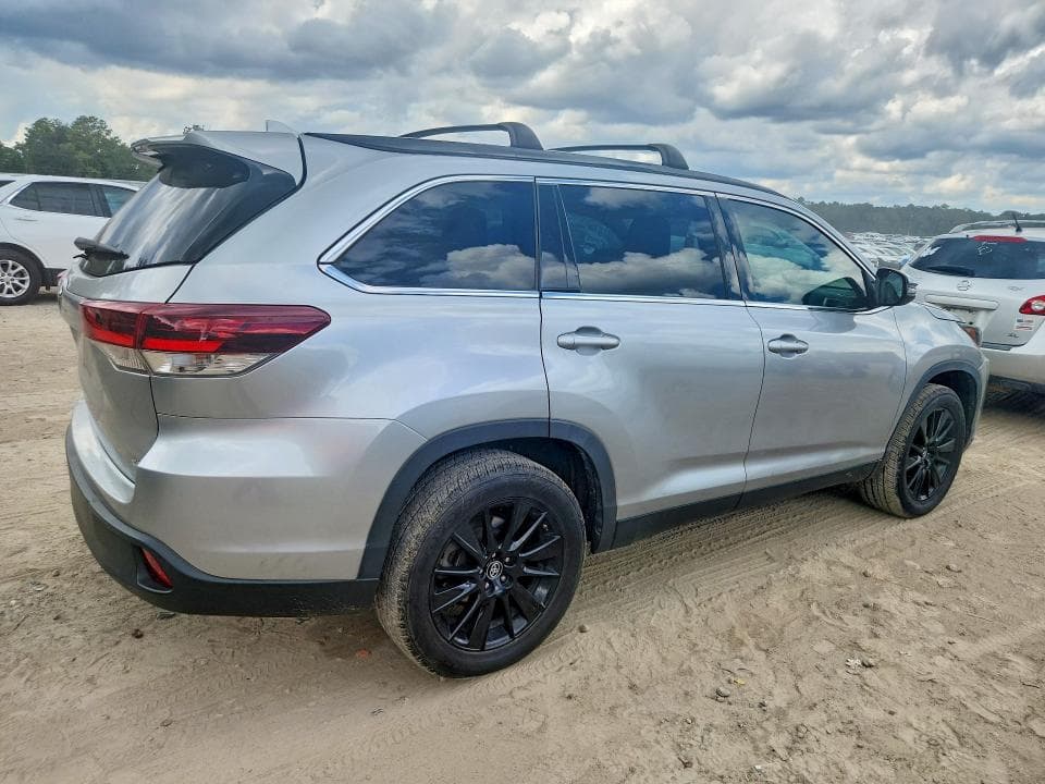 2019 TOYOTA HIGHLANDER SE 3