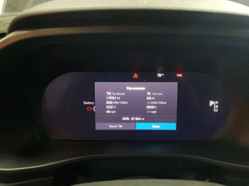 2025 VOLVO EX40 CORE 9
