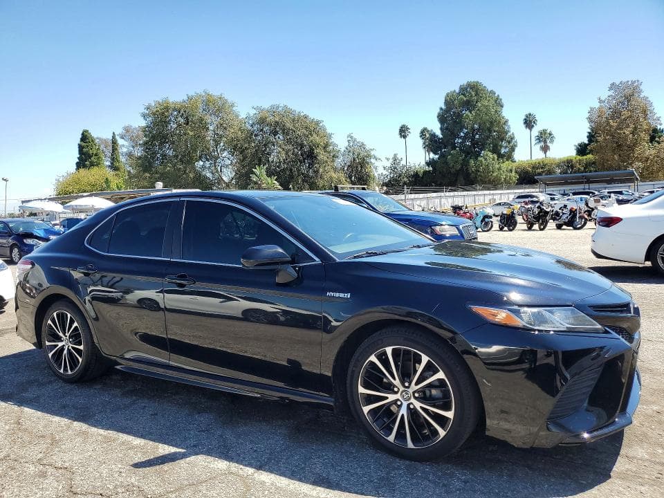 2020 TOYOTA CAMRY SE 4