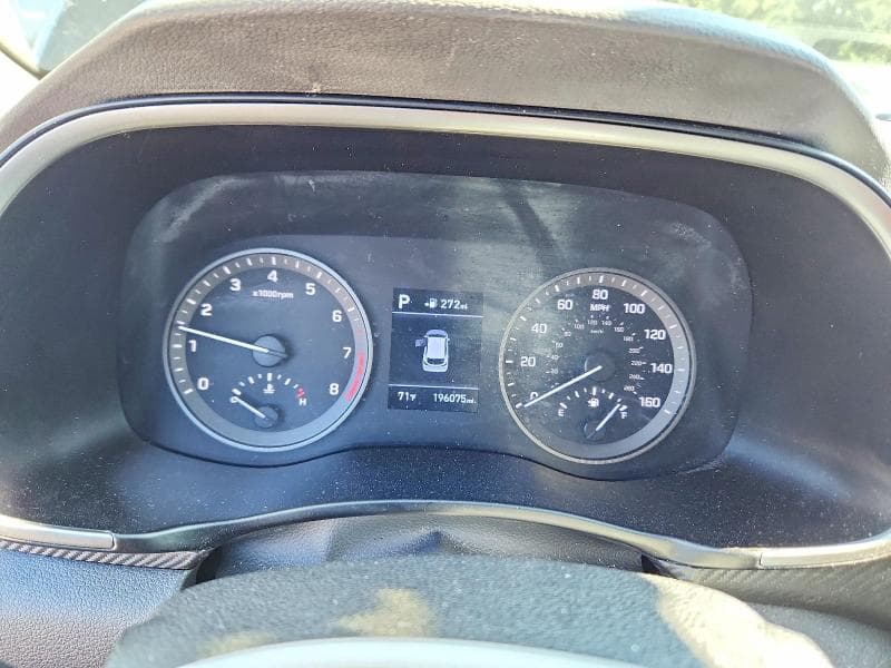 2020 HYUNDAI TUCSON SE 9