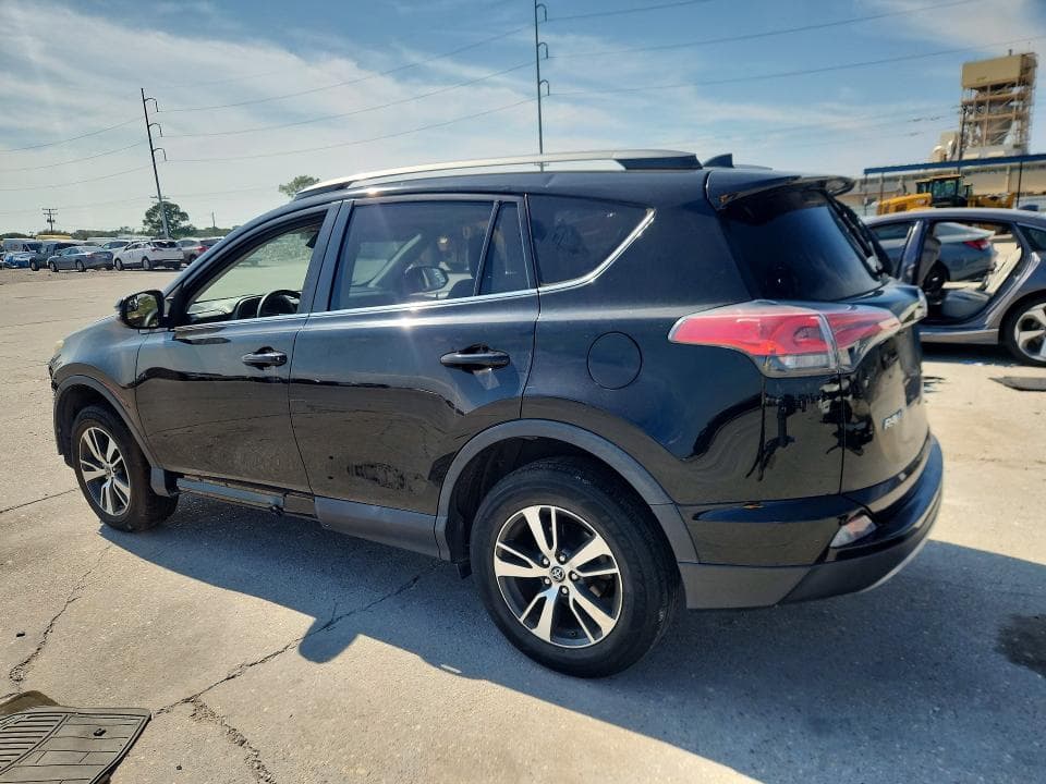2017 TOYOTA RAV4 XLE 2
