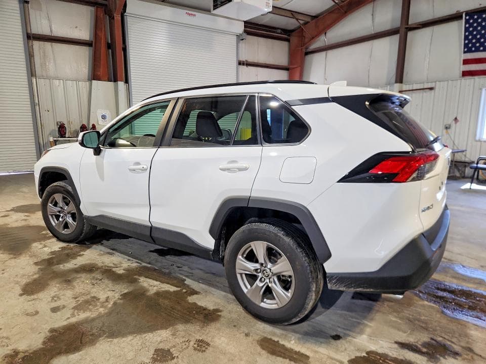 2025 TOYOTA RAV4 XLE 2