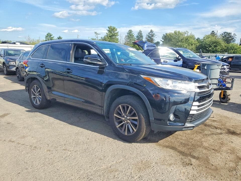 2017 TOYOTA HIGHLANDER XLE 4