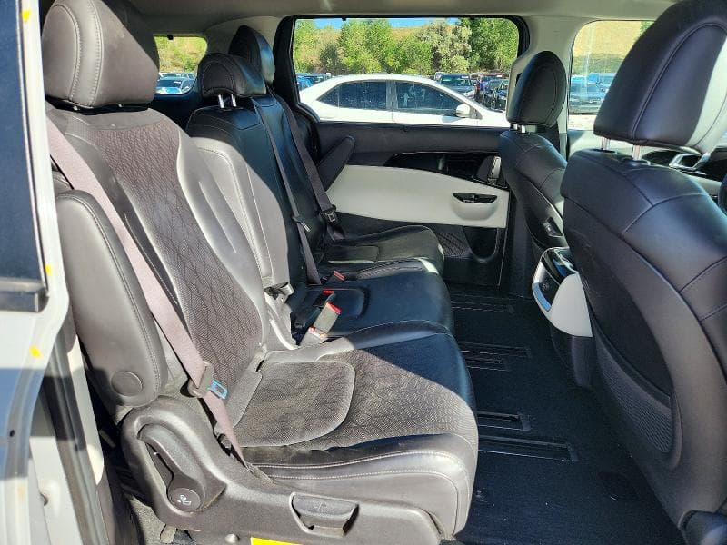 2024 KIA CARNIVAL EX 11