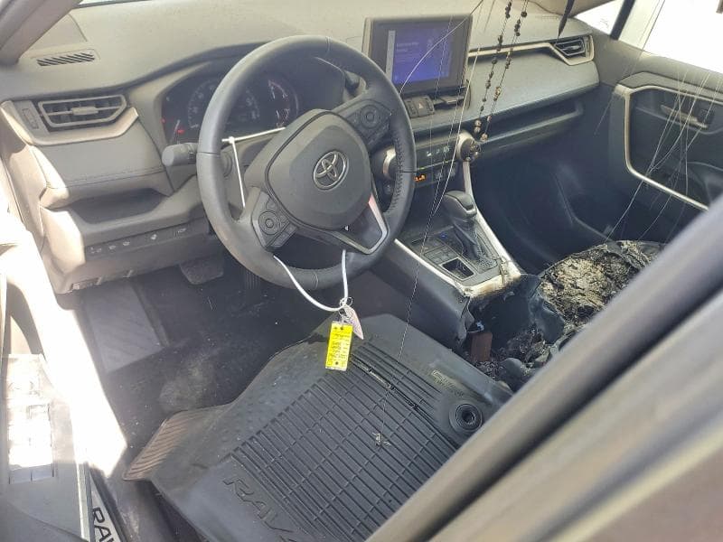 2024 TOYOTA RAV4 XLE PREMIUM 8