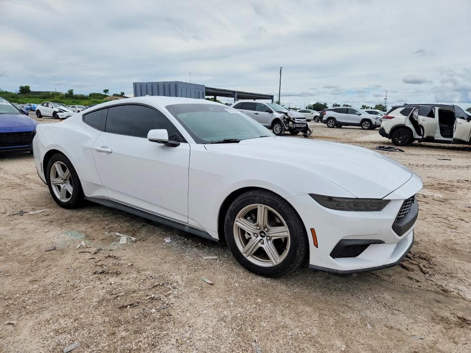 2026 FORD MUSTANG 4