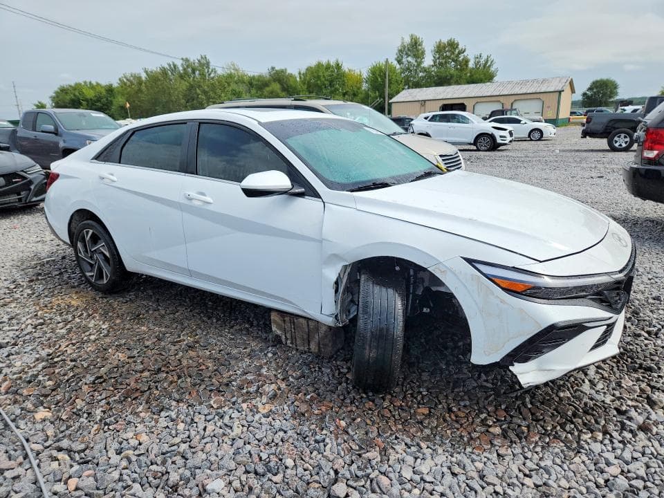 2024 HYUNDAI ELANTRA SEL 4