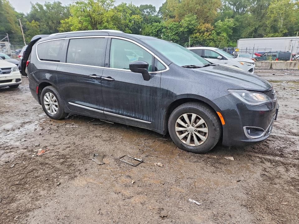 2018 CHRYSLER PACIFICA TOURING L 4
