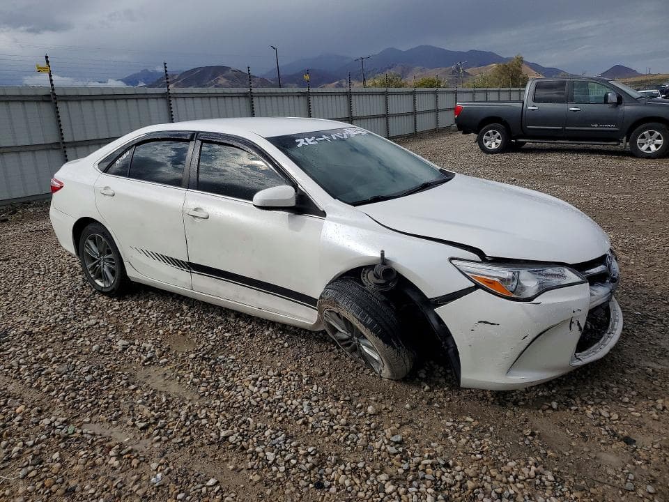 2017 TOYOTA CAMRY SE 4