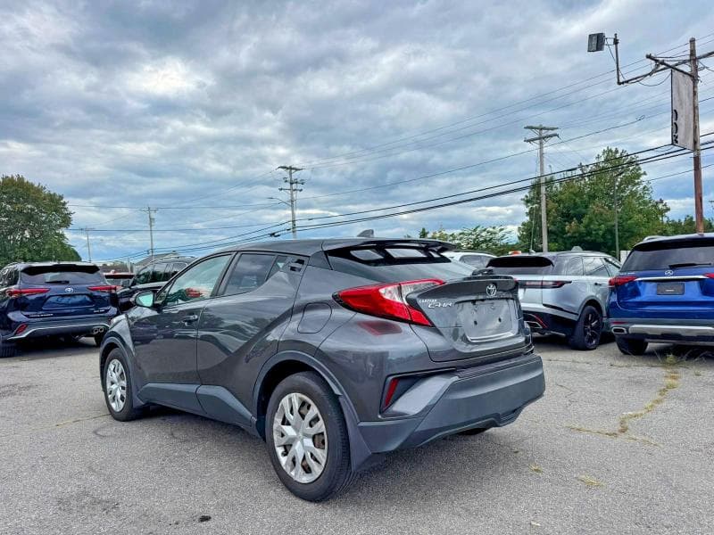 2019 TOYOTA C-HR LE 3