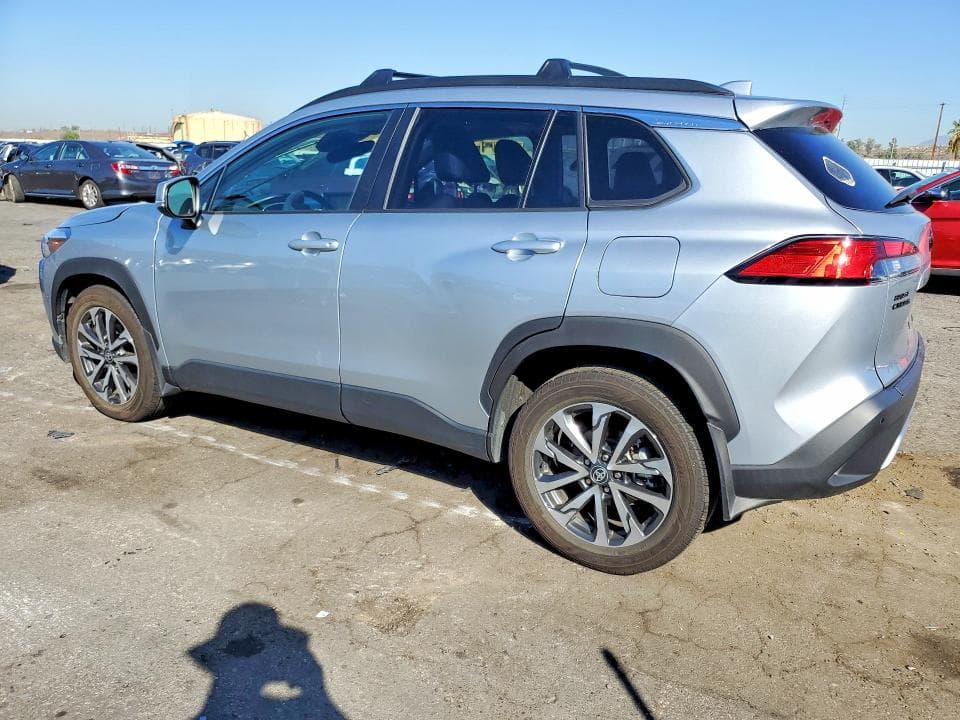2023 TOYOTA COROLLA CROSS XLE 2